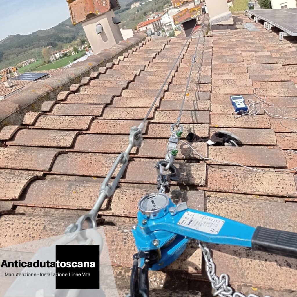 Foto manutenzione linea vita in Toscana